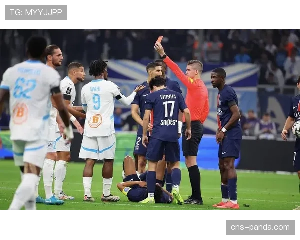 法甲第28轮：巴黎圣日耳曼3-0完胜里尔，登贝莱传射建功